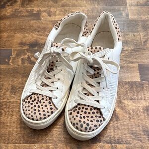 UNIVERSAL THREAD Trendy White Leather Sneakers w/ Cheetah Animal Print Size 7.5